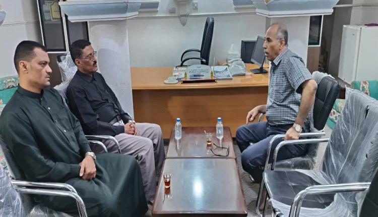 مدير عام مديرية تريم يلتقي مدير عام المؤسسة المحلية للمياه والصرف الصحي بالوادي والصحراء لمناقشة عدد من القضايا الخدمية