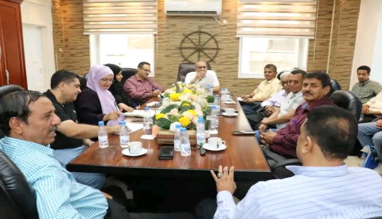 رئيس موانئ عدن يترأس اجتماعاً للمنظومة الملاحية ويقر إجراءات عاجلة لحماية التجارة وتنظيم النزاعات