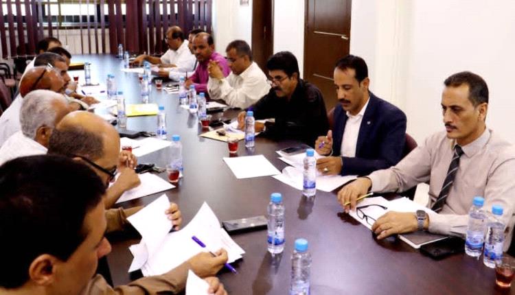 مجلس جامعة شبوة يطلع على مشروع إنشاء شبكة وطنية ودولية لمكاتب العلاقات الدولية ويقر تكريم الموظفين الأكثر انضابطا