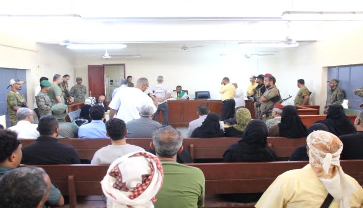 محكمة صيرة الابتدائية تقضي بالإعدام قصاصًا وتعزيرًا بحق مدان في جريمة قتل عمد