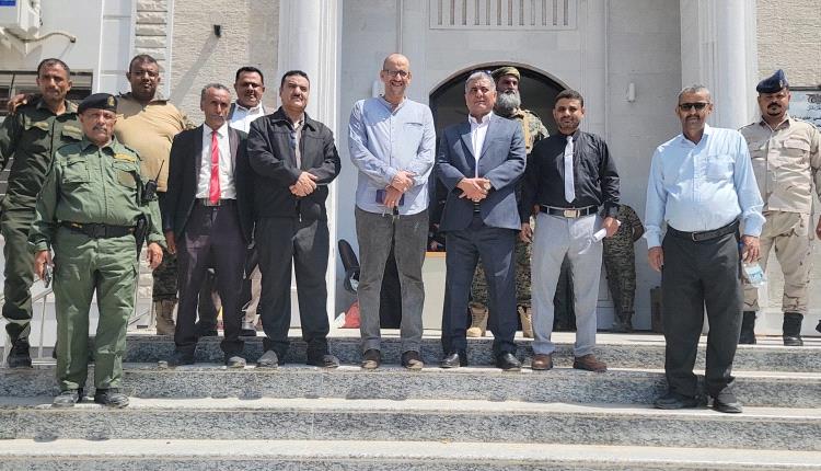 رئيس محكمة استئناف عدن يتفقد المجمع القضائي بالمنصورة ويؤكد تسريع البت في القضايا