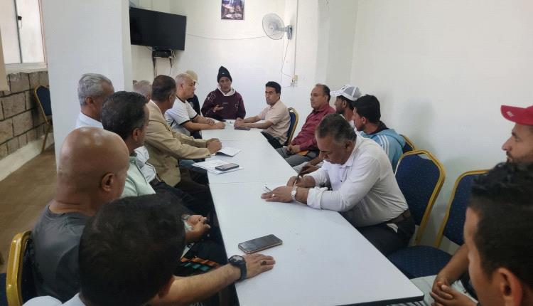 فرع اتحاد كرة القدم بتعز ومكتب الشباب يبحثان آليات عملية لتطوير الفئات العمرية