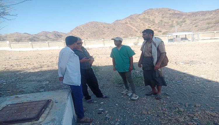 مدير عام الأشغال بأبين يزور المركز الصحي ومبنى القسم الداخلي في جيشان