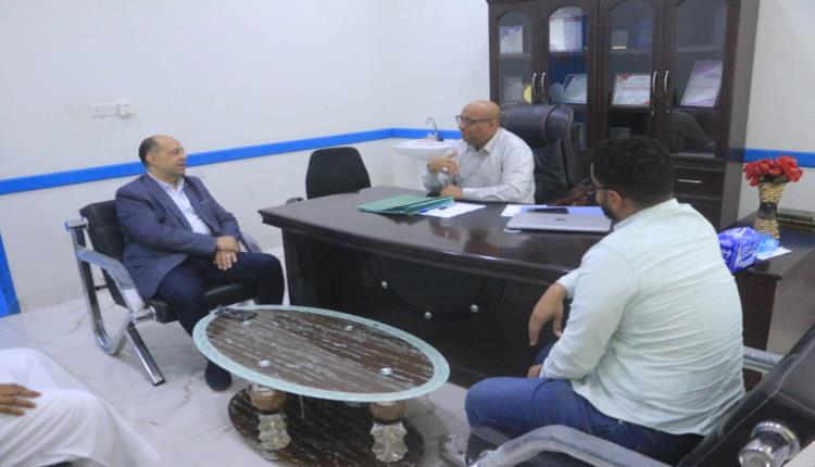 وفد شركة التحليل الذكي الطبي في زيارة لمختبر الأنسجة ومركز الأورام بسيئون