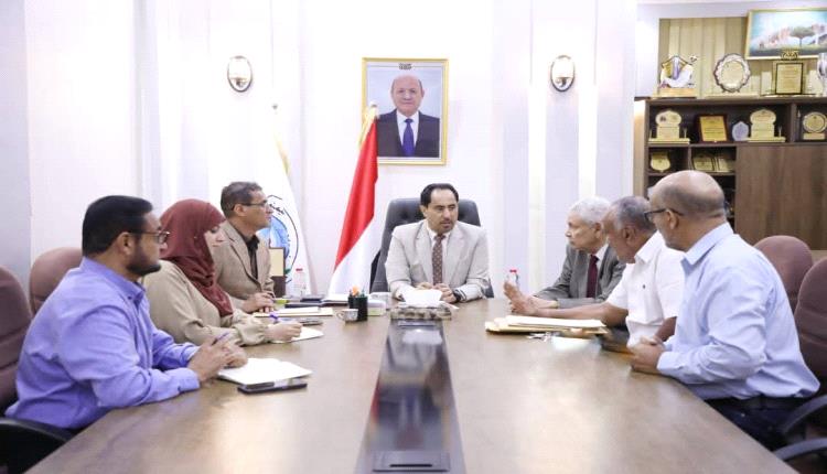 البكري يوجه باستكمال العمل في ملعب الشهداء وصرف مستحقات أندية أبين