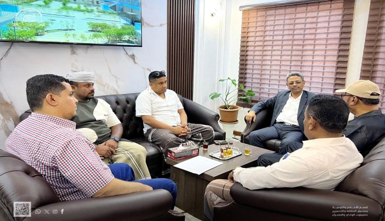 مدير عام شبام يبحث مع المدير العام التنفيذي لصندوق النظافة بوادي حضرموت مشاريع تحسين مستوى الخدمات البيئة وتعزيز المشهد الحضري للمديرية