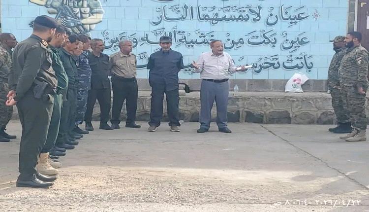 شرطة عدن تواصل برنامج التوعية الأسبوعي لتعزيز الوعي الأمني ورفع الروح المعنوية للمنتسبين