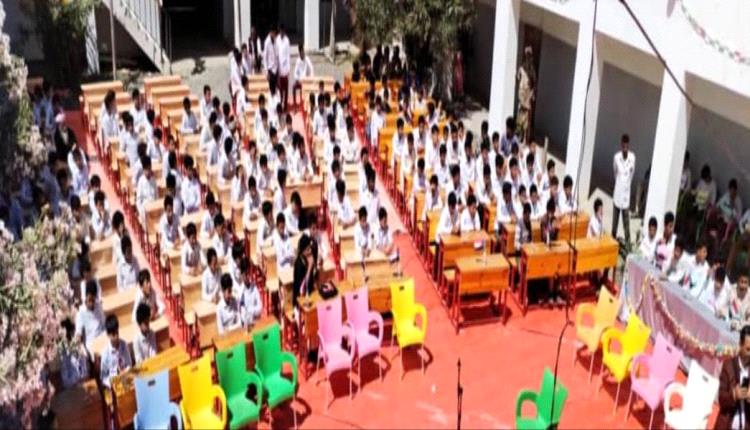 مدرسة الفاروق للتعليم الاساسي تقيم حفلا تكريميا بهيجا احتفاء بكوكبة من طلابها المبرزين