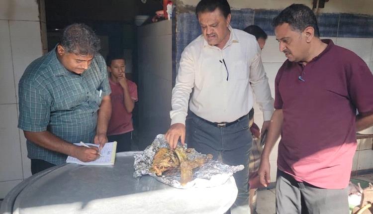 صحة البيئة بالمنصورة يتخذ إجراءات رادعة بحق المطاعم المخالفة للإشتراطات الصحية