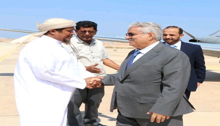 أمين عام محلي المهرة يستقبل رئيس جهاز أمن الدولة بمطار الغيضة في زيارة ميدانية لتقييم أداء فرع الجهاز بالمحافظة وتعزيز العمل الأمني