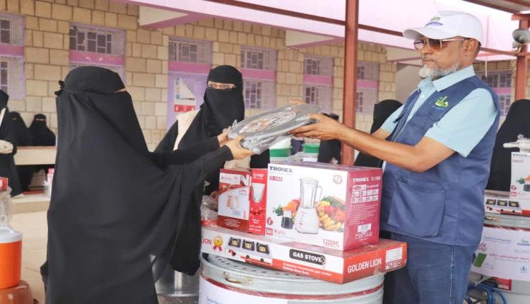 بتمويل من مؤسسة صلة للتنمية توزيع 31 حالة ايوائية غير غذائية لدعم الأسر الأشد احتياجا في لحج