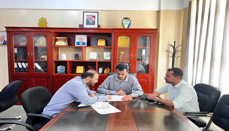 وكيل حضرموت الجيلاني يناقش الخطة التنموية لمشروع لجنة تطوير وادي حجر