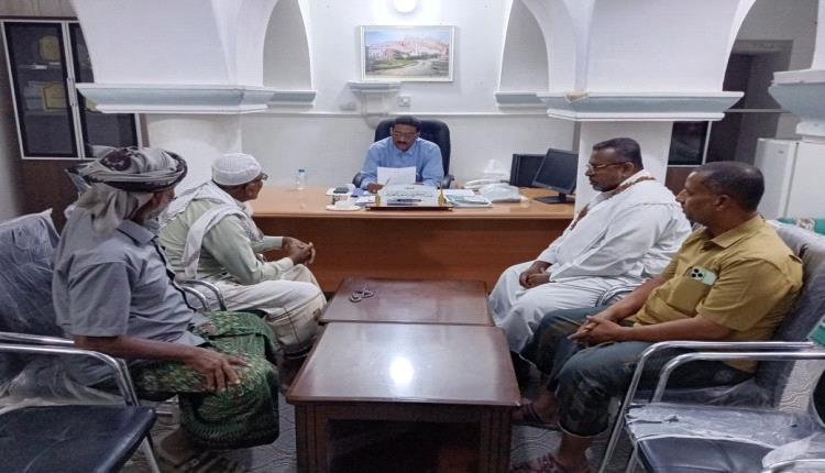 مدير عام تريم يلتقي لجنة التيسير للزواج الجماعي بالسويري