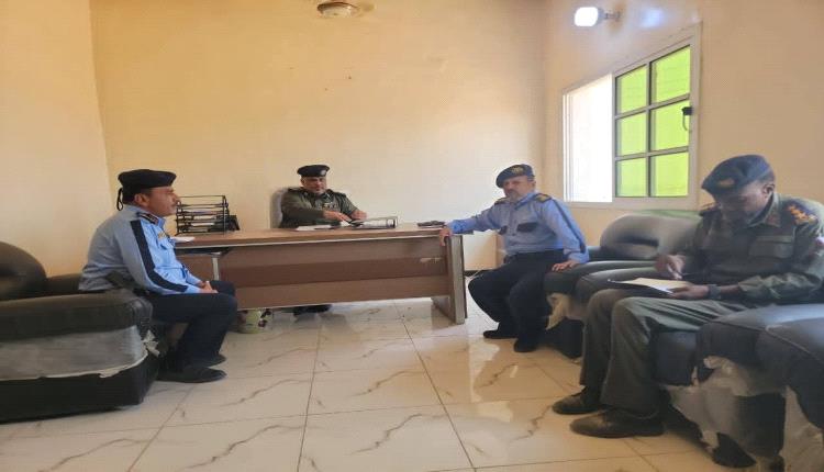 مساعد مدير عام الامن والشرطة بالمهرة يناقش مع مدير عام شرطة السير م /المهرة الاستعدادات لانطلاق فعاليات أسبوع المرور  العربي 2026م