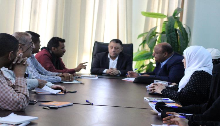 الأمين العام للمجلس المحلي بأبين يؤكد ان المحافظة آمنة ويدعو لتوسيع التدخلات الإنسانية لدعم النازحين والمجتمع المضيف