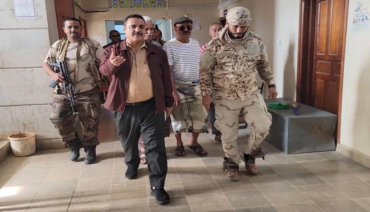 الداؤودي" يشدد بإتخاذ إجراءات رادعة بحق المتقاعسين وغير الملتزمين بالدوام الرسمي بالبريقة