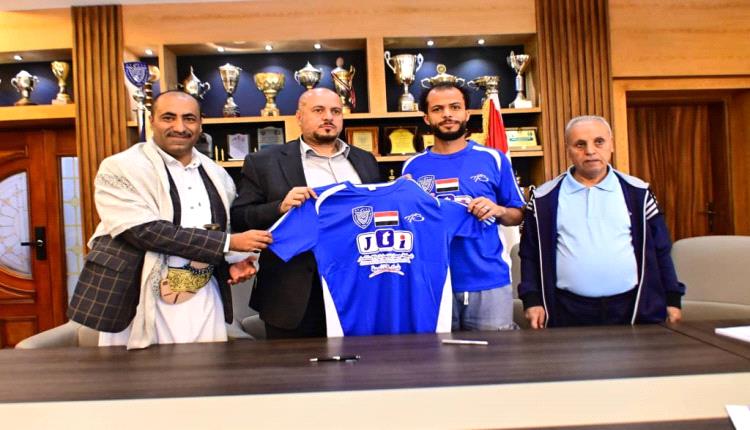 نادي وحدة صنعاء يعزز صفوفه بـ 8 صفقات جديدة ويُجدد عقود ركائزه الأساسية