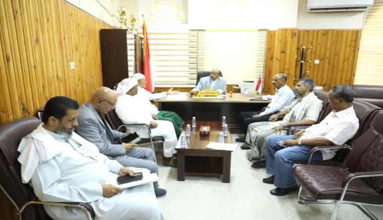 الوكيل بارباع يناقش أنشطة جمعية وكالات حضرموت للسفر والسياحة لتنظيم وتطوير قطاع السفر والسياحة بالمحافظة