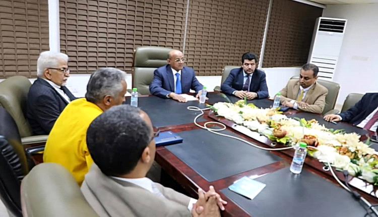 محافظ البنك المركزي يترأس اجتماعًا لقيادات البنك في عدن لمناقشة تطوير الأداء وتعزيز الرقابة المصرفية