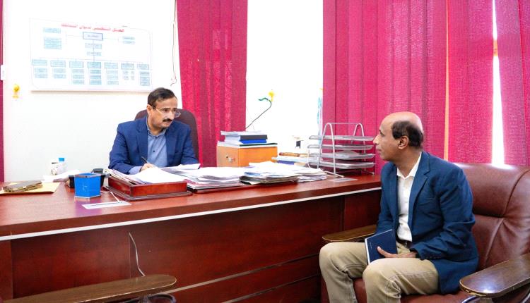 المحافظ بن الوزير يطّلع على التحضيرات لامتحانات النقل ويوجه بصرف حافز شهر فبراير للمعلمين