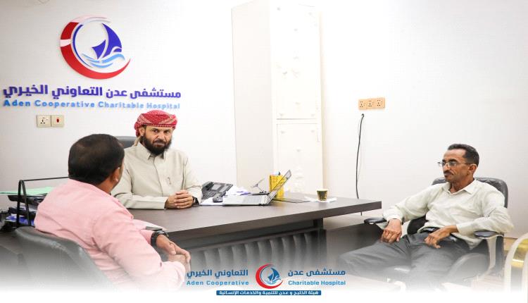 السلطة المحلية بمديرية سرار تُكرم "هيئة الخليج وعدن للتنمية والخدمات الإنسانية" تقديراً لجهودها الإنسانية