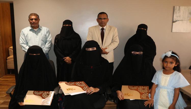 تشجيعاً لتميزهم.. الدكتور باجابر يكرم اوائل المعاهد على مستوى الجمهورية