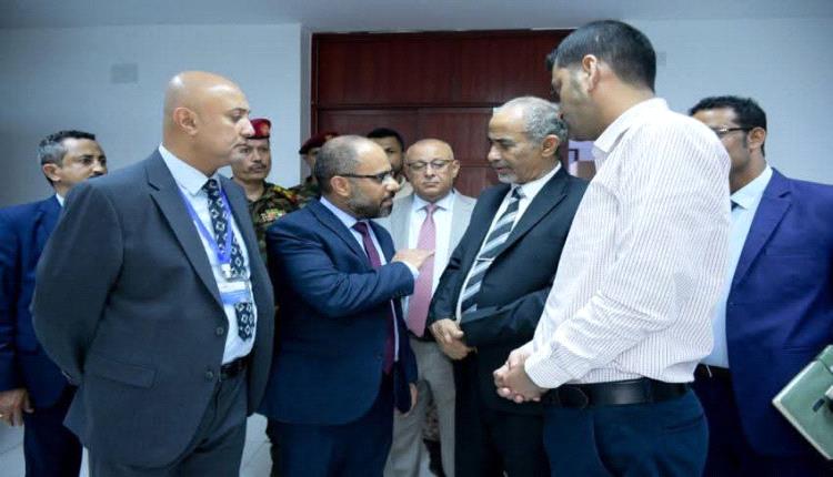 عضو مجلس القيادة الرئاسي محمود الصبيحي يتفقد سير العمل في وزارة الاتصالات والمؤسسات التابعة لها