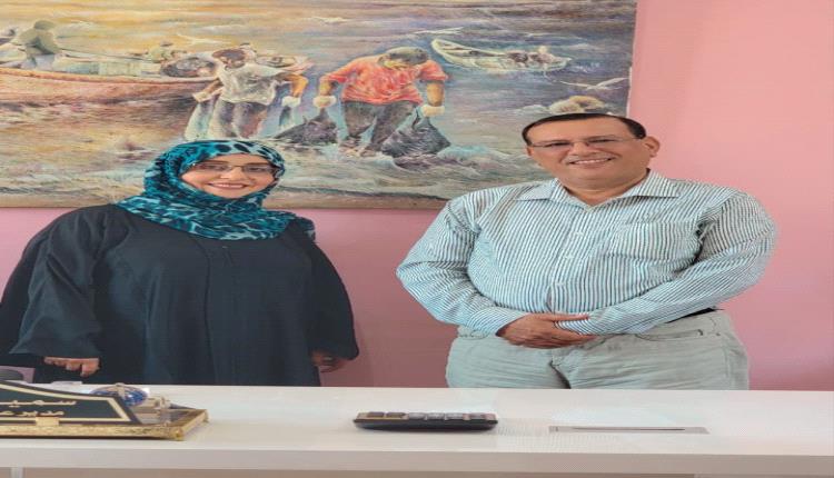 عميد كلية الضالع يزور الدكتورة سميرة المشجري مهنئًا بتعيينها مديرًا عامًا لمكتب الثقافة بعدن
