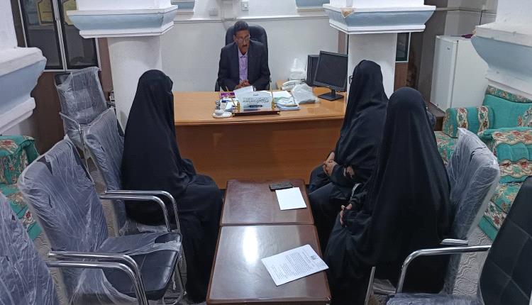 مدير عام تريم يلتقي ممثلات جمعية الأسرة السعيدة بالمكلا لبحث تنفيذ برنامج لتأهيل وتمكين المرأة