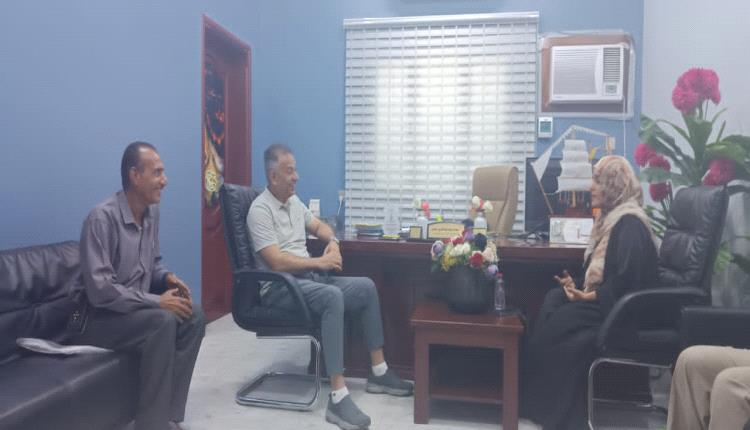 المشجري والجاوي يناقشان تنشيط العمل الثقافي والفني في مديرية المعلا