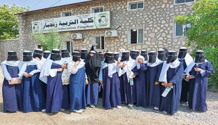 طالبات ثانوية مدارس الهدى ينفذن زيارة علمية إلى جامعة أبين