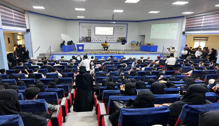 وكيل حضرموت ورئيس جامعة حضرموت يكرمان الفائزين بجوائز الإبداع الطلابي في ختام أسبوع الطالب الـ15