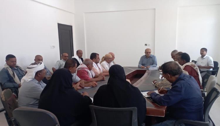 تبن.. المكتب التنفيذي يناقش الأداء الخدمي والمالي ويقر إجراءات حازمة للحد من إطلاق الرصاص العشوائي