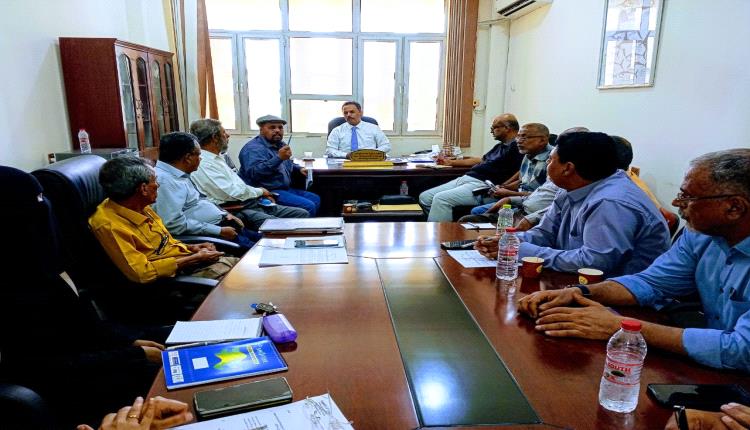 بناءً على توجيهات الوزير السقطري: اجتماع يناقش سير عمل نشاط جمع البيانات في مراكز الإنزال السمكي