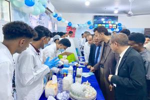الوكيل الجيلاني يدشن أعمال المعرض العلمي والثقافي الثاني بجامعة العلوم والتكنولوجيا بحضرموت