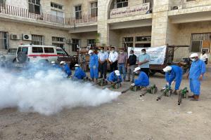 الوكيل الجيلاني يدشن حملة رش ضبابي بمدينة المكلا لمكافحة البعوض والملاريا