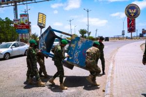 اللواء الجمالي يؤكد رفع عدد من النقاط الأمنية وإعادة انتشار دوريات أمن الطرق بعدن