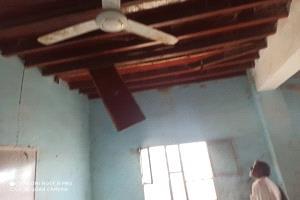 أبين.. كارثة وشيكة تهدد حياة 1800 طالب بسبب انهيار سقوف مدرسة سمية أم عمار بالمخزن