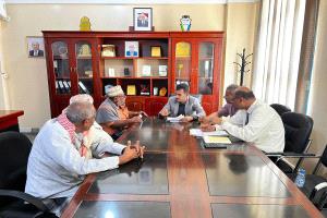 الوكيل الجيلاني يترأس لقاءً لمناقشة أوضاع النقل وآلية تسعير المواصلات في حضرموت