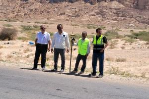 بتوجيهات المحافظ بن الوزير.. بدء أعمال الرفع المساحي لمشروع توسعة طريق عتق – خمر