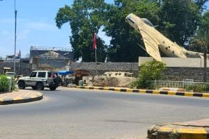 إجماع عسكري وأمني على بقاء معسكر بدر ودعوات لتعزيز الاستقرار في عدن