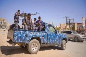 شرطة الدوريات وأمن الطرق بوادي حضرموت تضبط متعاطين لمادة المخدرات بمديرية سيئون