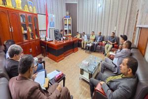 برئاسة المحافظ بن الوزير.. لجنة المناقصات تُقر إرساء (8) مشاريع بكلفة إجمالية تتجاوز مليار و155 مليون ريال