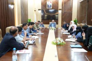 وزير الصحة يناقش الوضع الوبائي في عدن