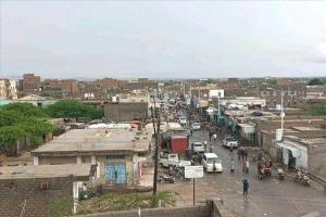 مطالبات شعبية بنقل سوق القات في أحور إلى خارج المدينة للحد من مخاطر الثارات