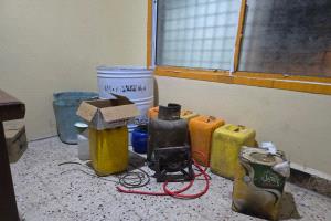 مكافحة المخدرات تنفذ حملة أمنية وتضبط مصنعاً للخمر البلدي وبائع قات وحشيش وتداهم أوكار تعاطٍ بالمكلا