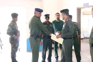 المدير العام للأمن والشرطة بساحل حضرموت يطلع على سير العمل في البحث الجنائي