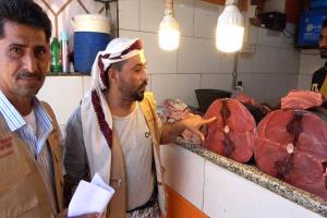 الصناعة والتجارة بعدن يضبط (5) مخالفات في حملة على أسواق الأسماك المنصورة