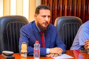 مصدر مسؤول يحسم الجدل حول استقالة محافظ عدن عبدالرحمن شيخ
