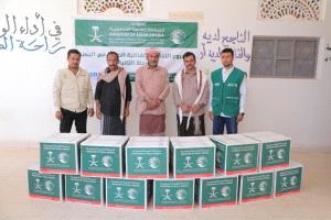 استكمال توزيع المساعدات الغذائية الطارئة في محافظة حضرموت